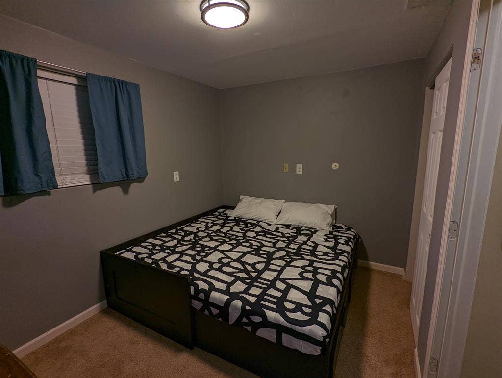 Room Fully Furnished Ready to Go!