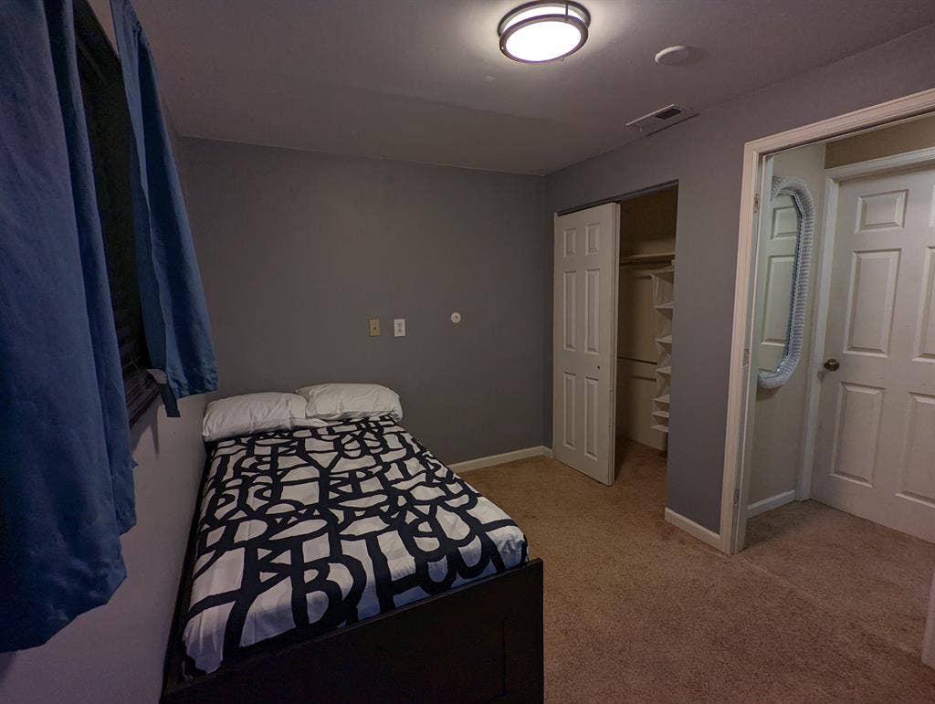 Room Fully Furnished Ready to Go!