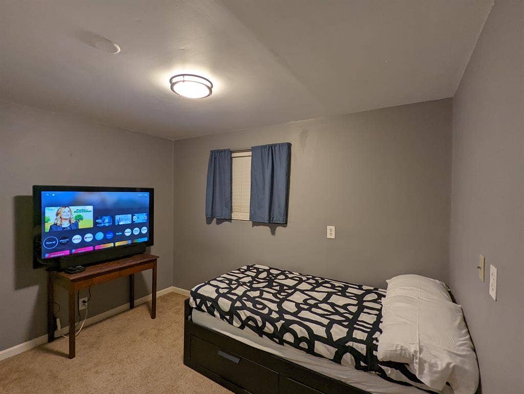 Room Fully Furnished Ready to Go!