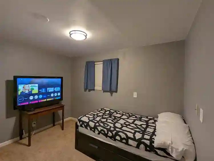 Room Fully Furnished Ready to Go!