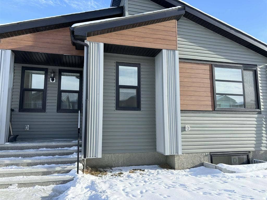 For rent main floor 2 beds and bath