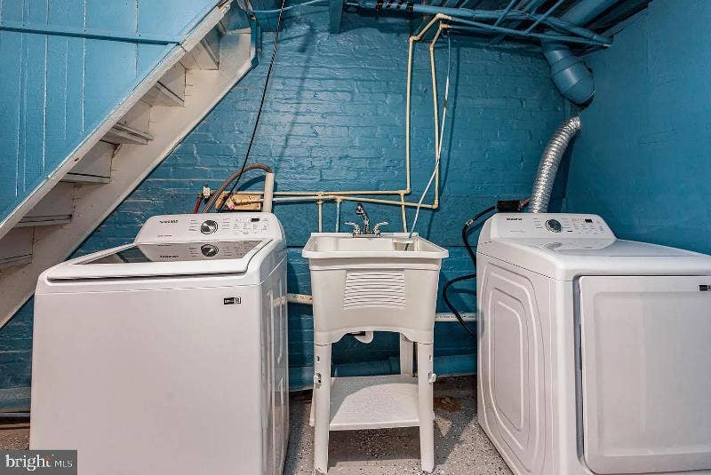 Room for Rent with Shared Bathroom