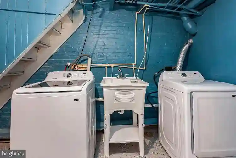 Room for Rent with Shared Bathroom