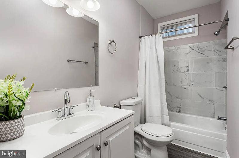 Room for Rent with Shared Bathroom