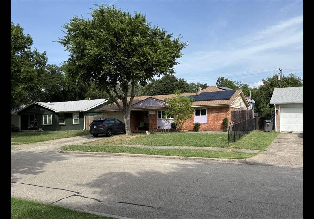 QUIET ROOM for RENT in SINGLE HOME