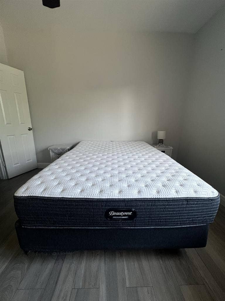 Private Room w/ Shared Bathroom