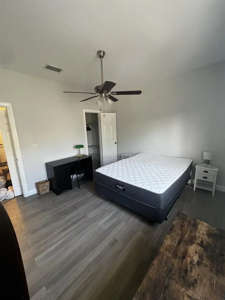 Private Room w/ Shared Bathroom