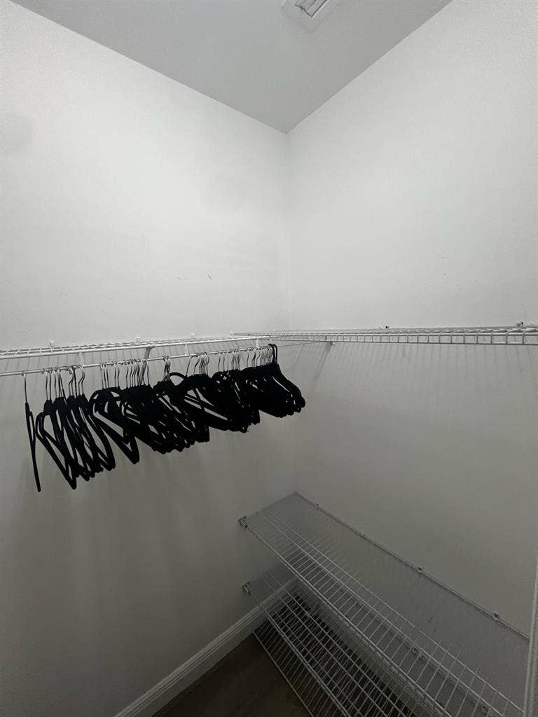 Private Room w/ Shared Bathroom