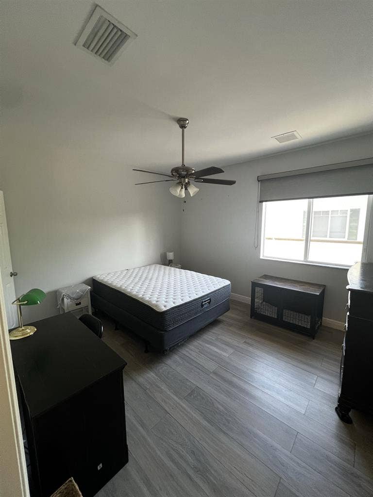 Private Room w/ Shared Bathroom