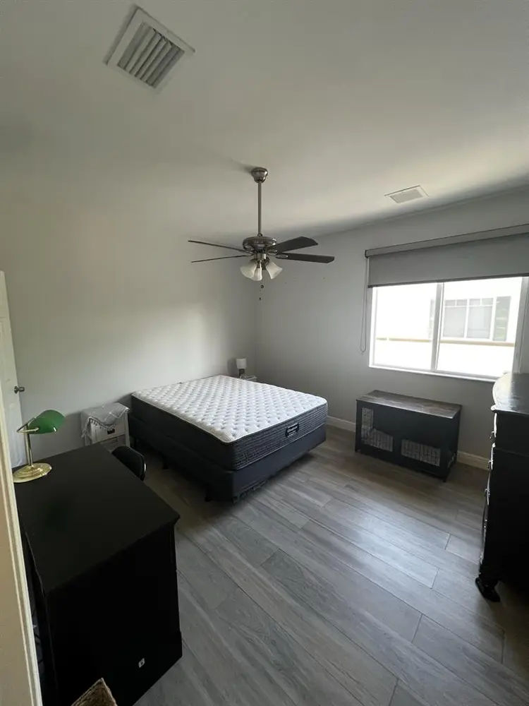 Private Room w/ Shared Bathroom