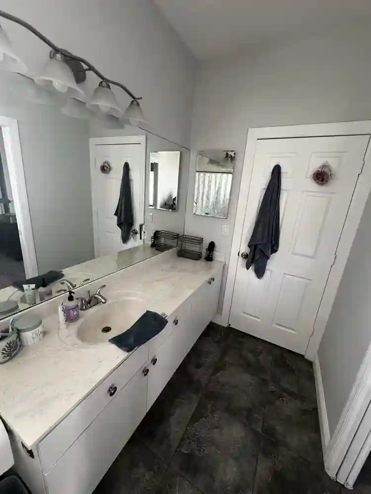 Private Room w/ Shared Bathroom