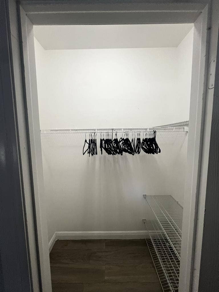 Private Room w/ Shared Bathroom