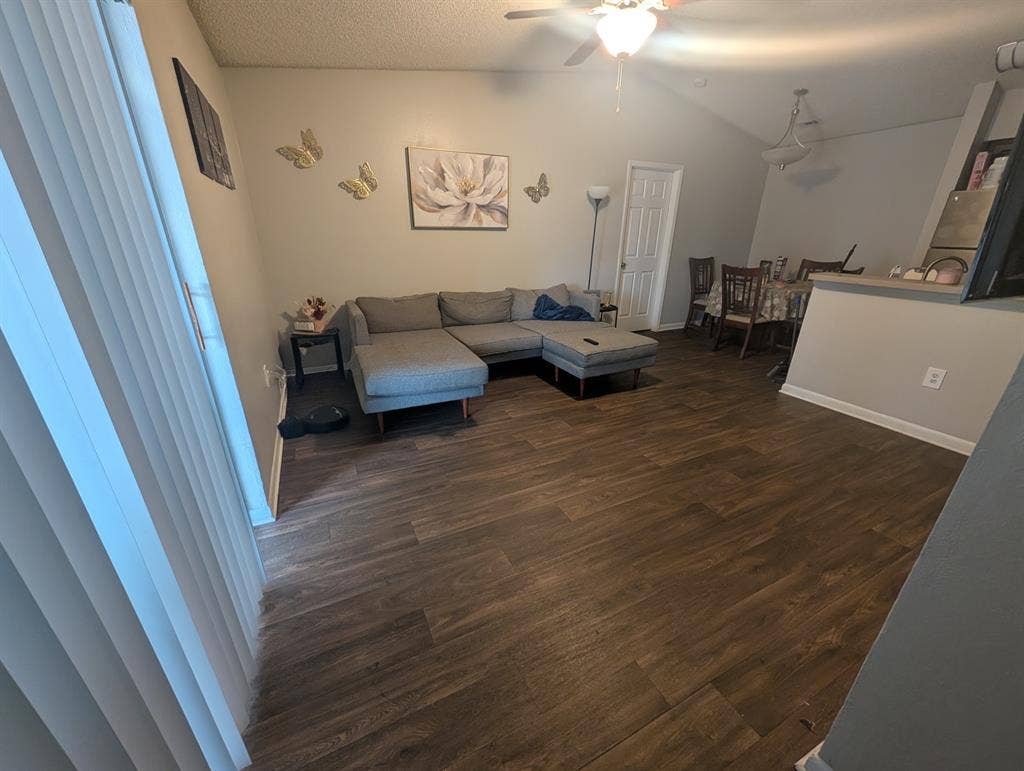 Looking for a roommate! :)