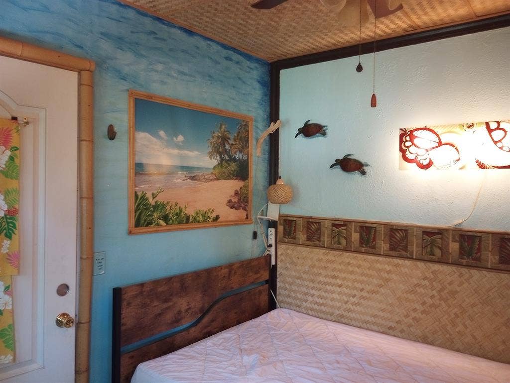 Priv.entry-(not in mainH)Share Bath