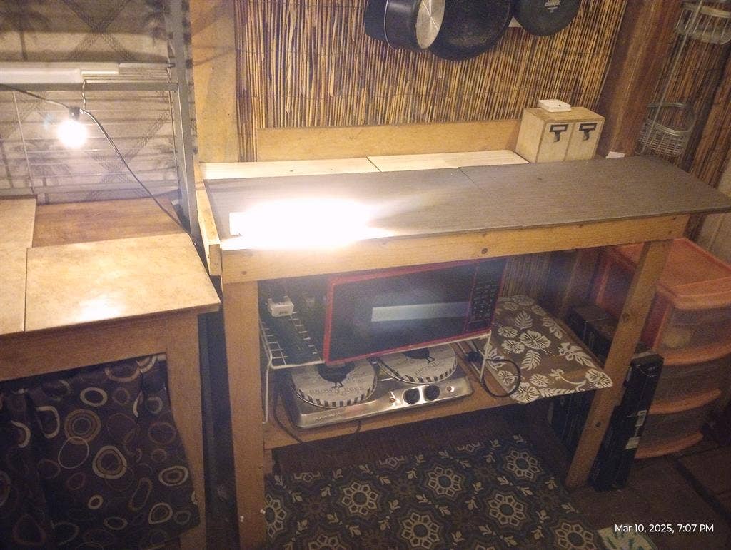 Priv.entry-(not in mainH)Share Bath