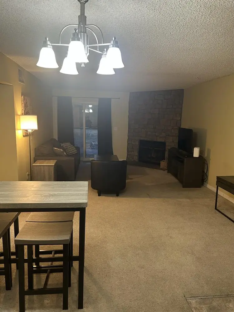 Room available in a 2 bedroom apt