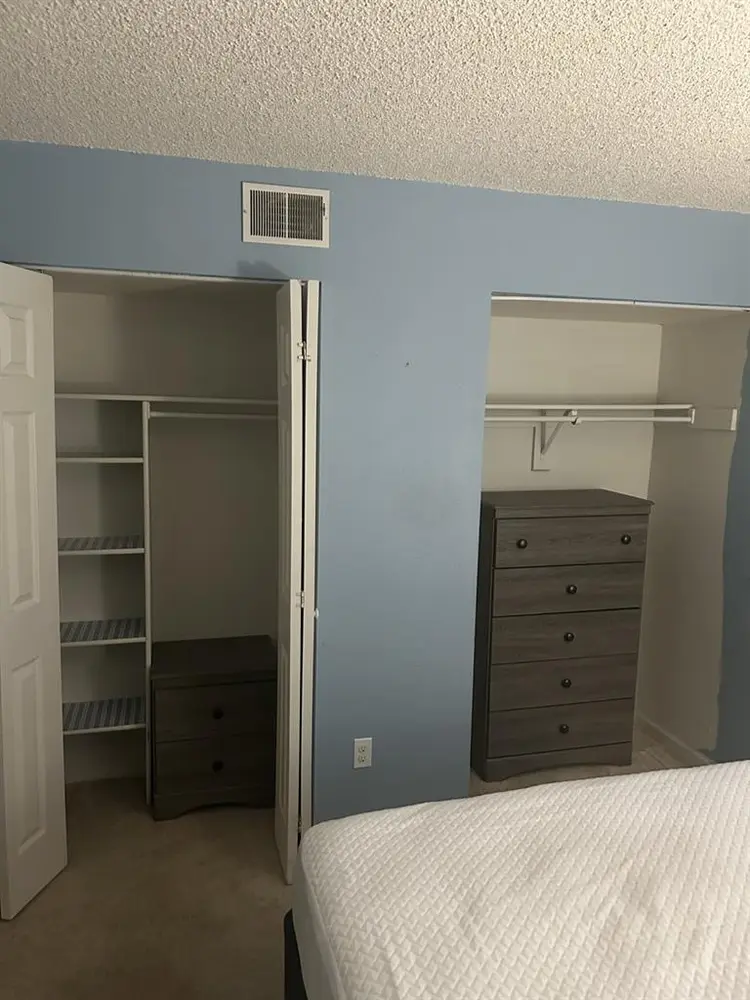 Room available in a 2 bedroom apt