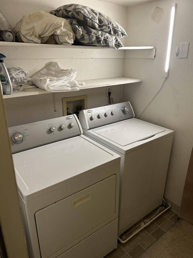 Room available in a 2 bedroom apt