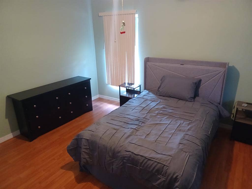 Fully furnished room for Rent