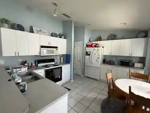 Fully furnished room for Rent