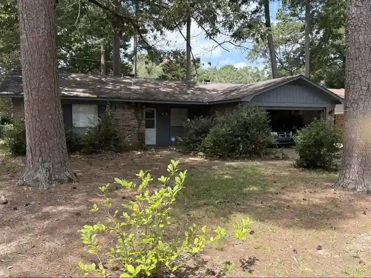 Furnished room in shared housee