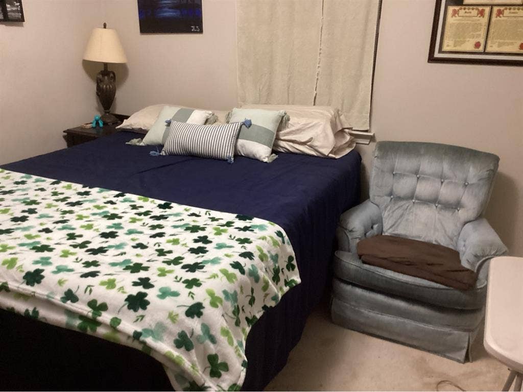 Furnished room in shared housee
