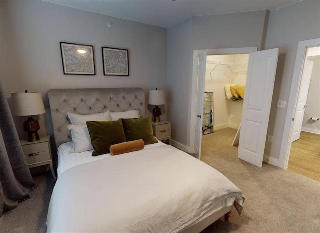 Roommate needed to move into b