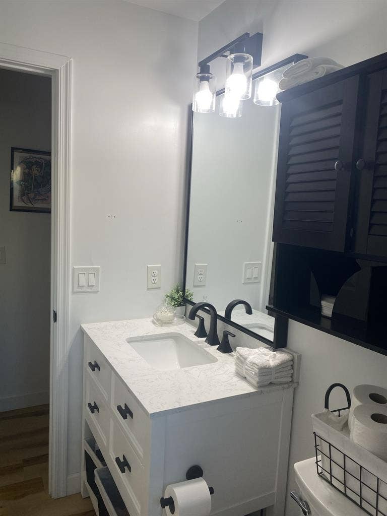 Bedroom for rent, shared bathroom