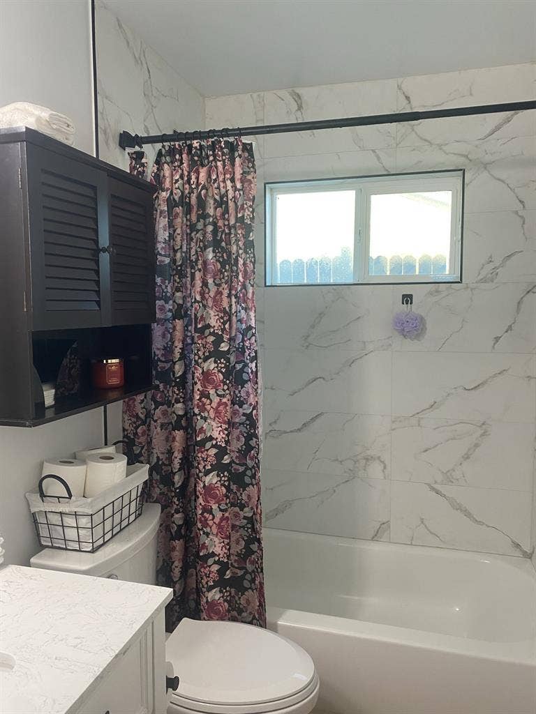 Bedroom for rent, shared bathroom