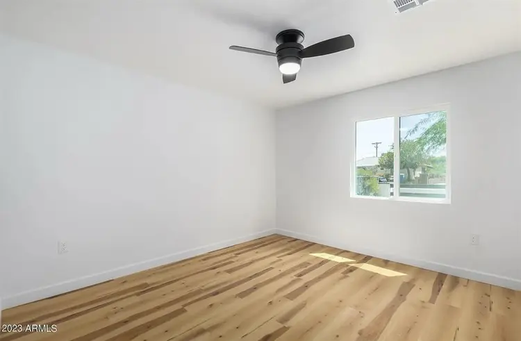 Bedroom for rent, shared bathroom