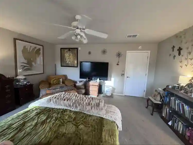 South ATX, room w private bathroom