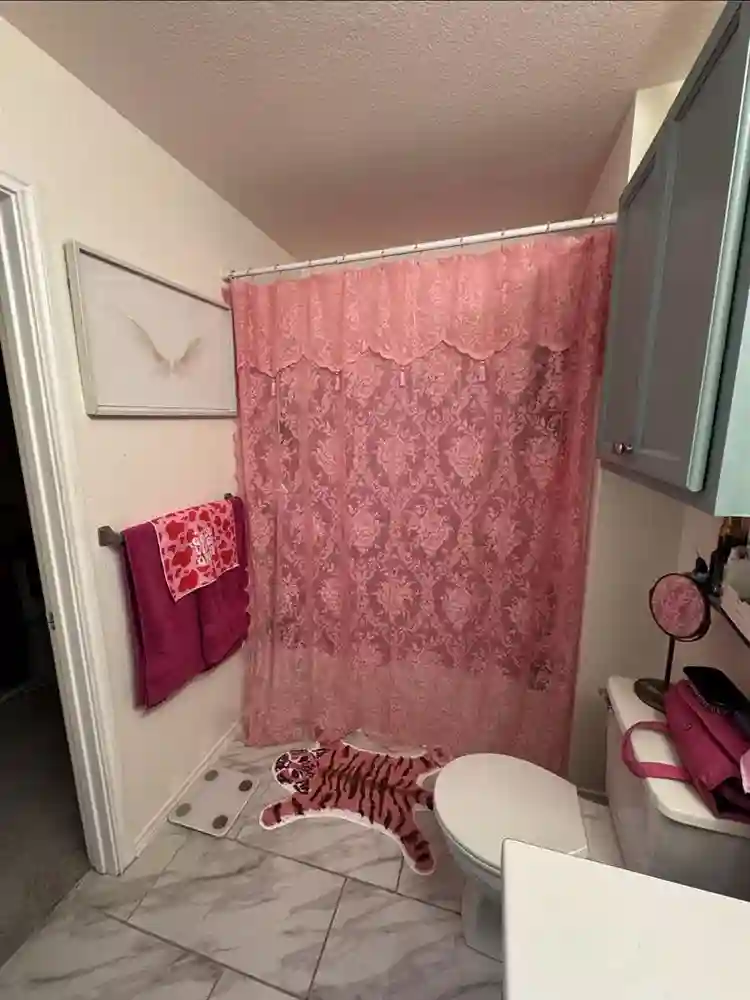 South ATX, room w private bathroom
