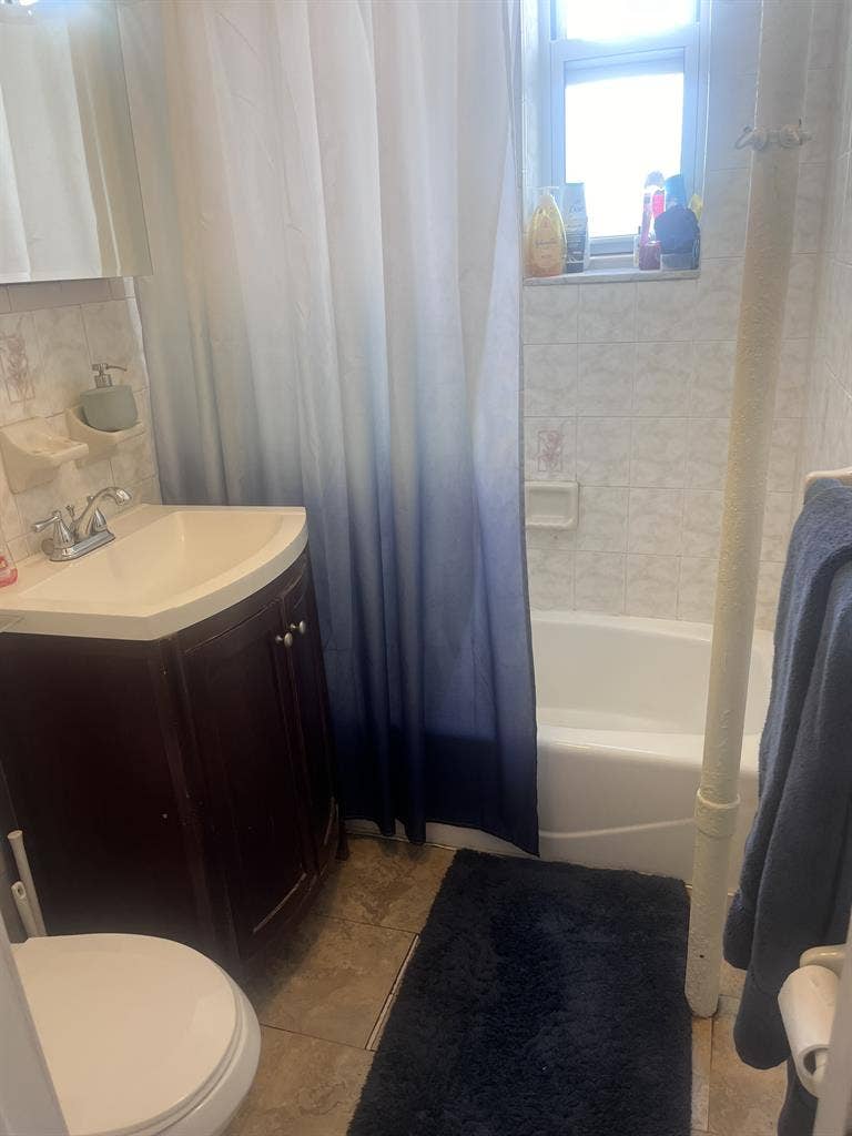 SPACIOUS ROOM IN BAY RIDGE BROOKLYN