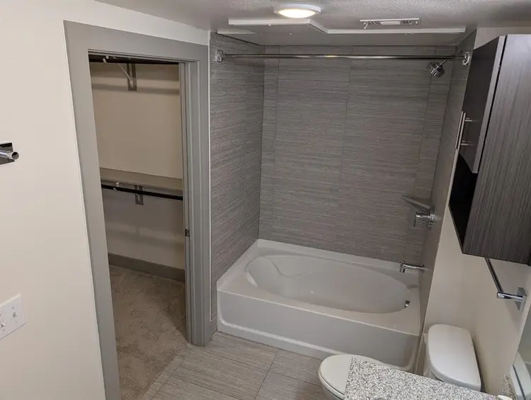 Room for Rent in BA Apartment