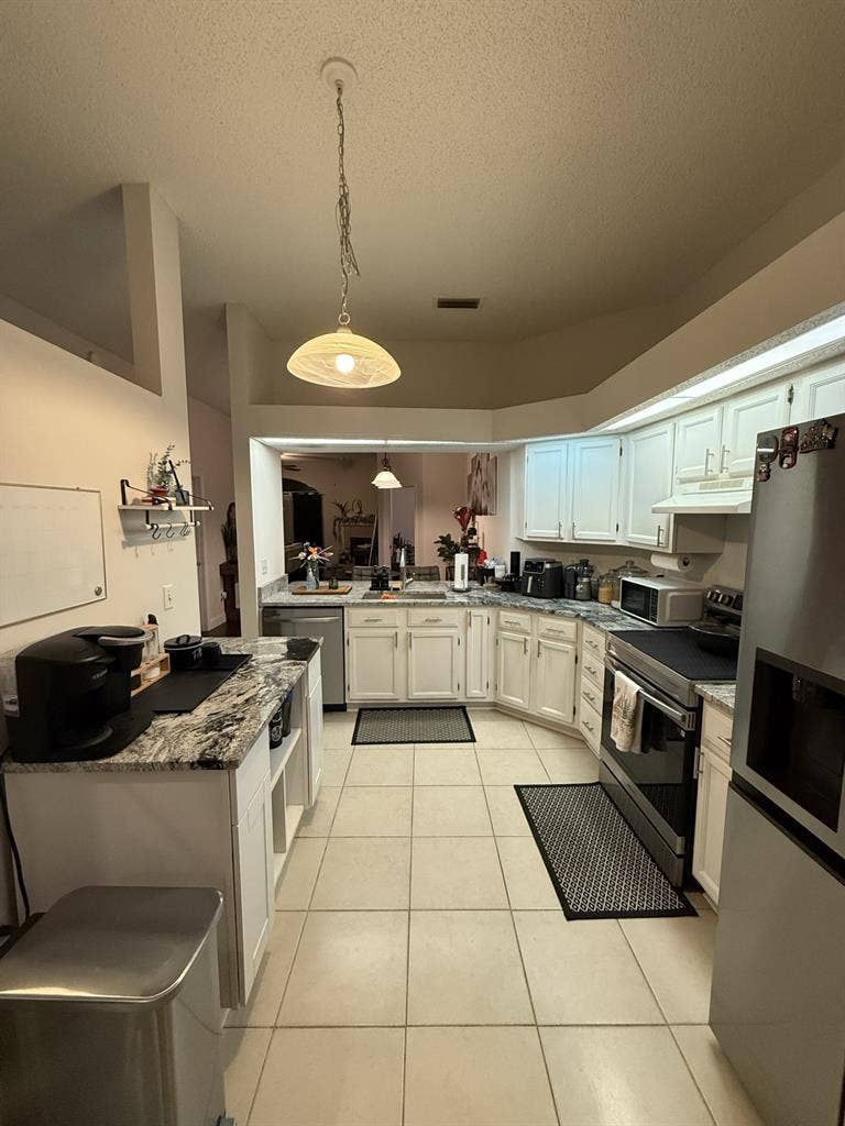 ROOM FOR RENT Bedroom  Bathr