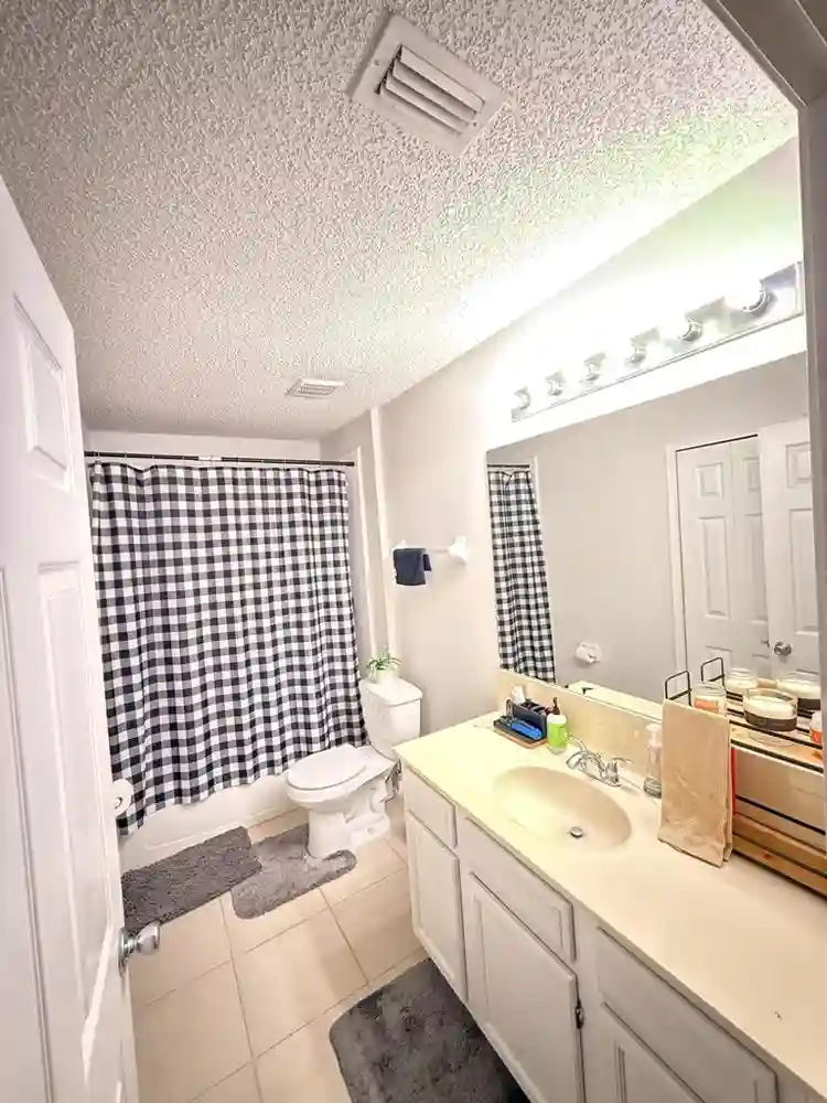 ROOM FOR RENT Bedroom Bathr