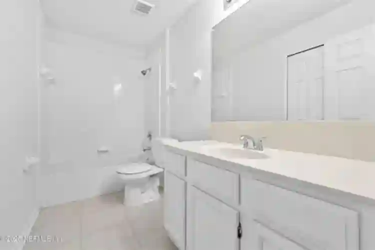 ROOM FOR RENT Bedroom Bathr