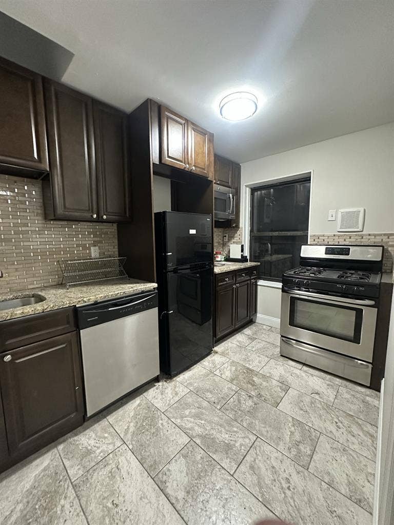 Looking for roommate:  bath