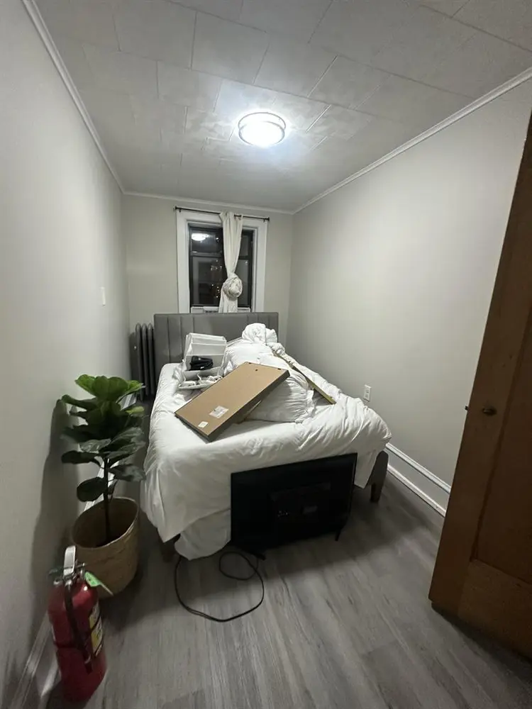 Looking for roommate: bath