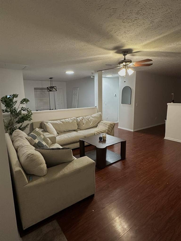 Room  minutes away from broadway!