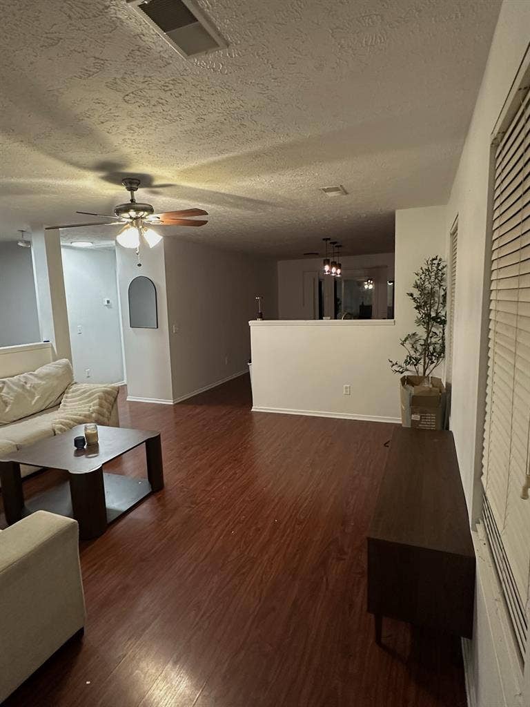 Room  minutes away from broadway!