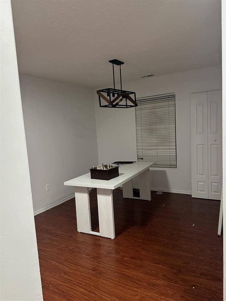 Room  minutes away from broadway!