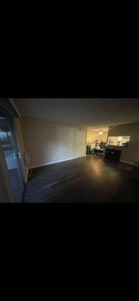 Looking for roommate