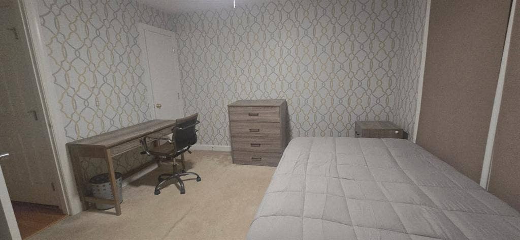 Room for Rent, Immediately Move In