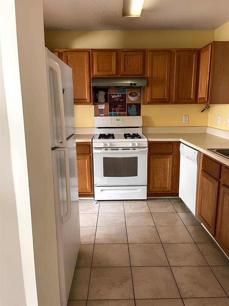 6 BR in Austell