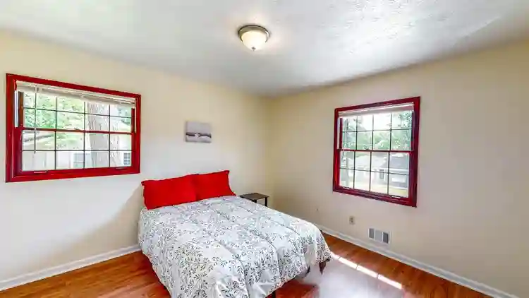 8 BR in Riverdale