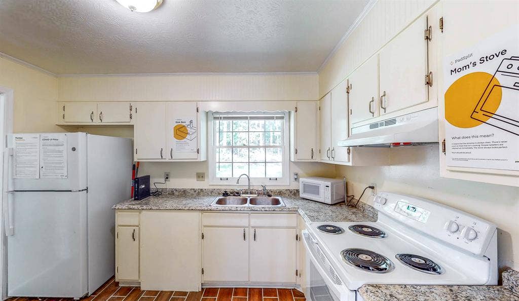 8 BR in Riverdale