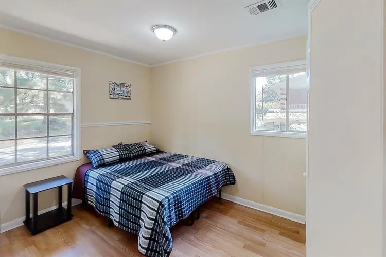 10 BR in Forest Park