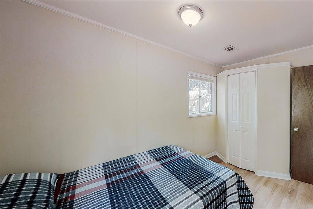 10 BR in Forest Park