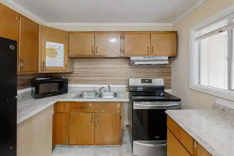 10 BR in Forest Park